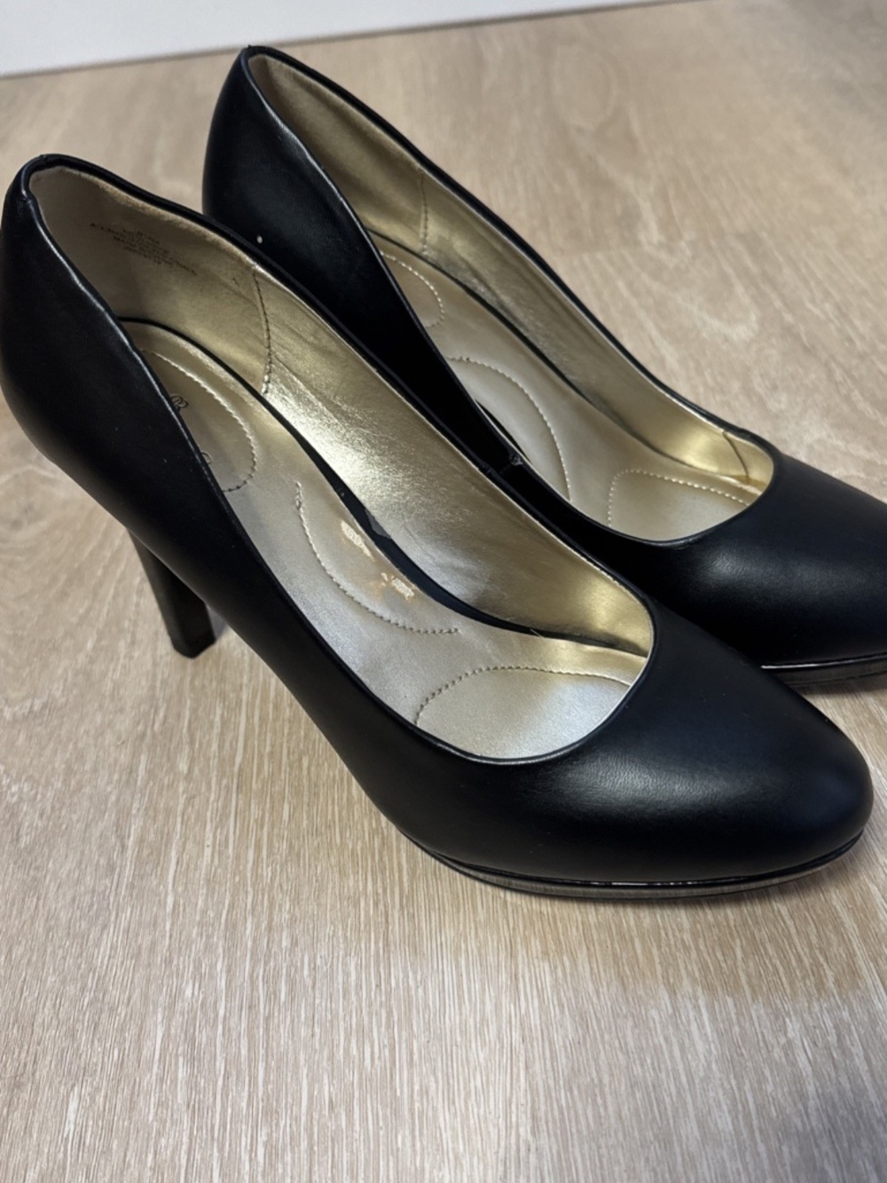 Bandolino Black Faux Leather Pumps – Women’s 8.5M